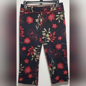 Petite Sophisticate Capri stretch black with red floral design sz.4P